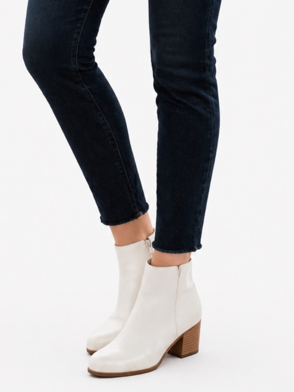 Comfortview Carlotta White Ankle Booties Sz 8.5W NEW NWOT Low Heel Zip Boots
